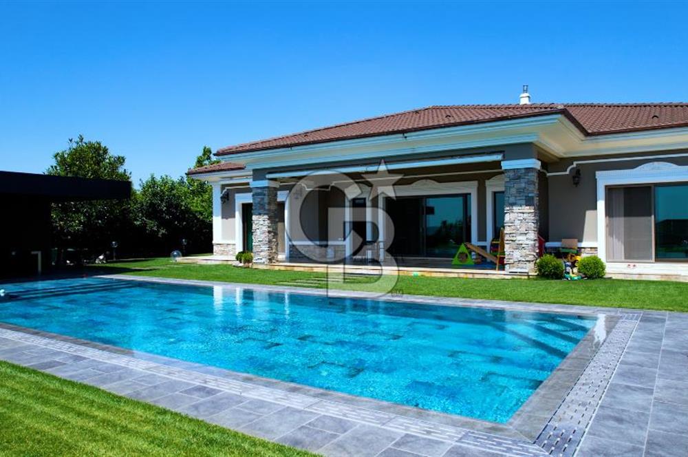 Pelican Ihlamur' da Köşe Konumda Satılık Tek Katlı Özel Villa