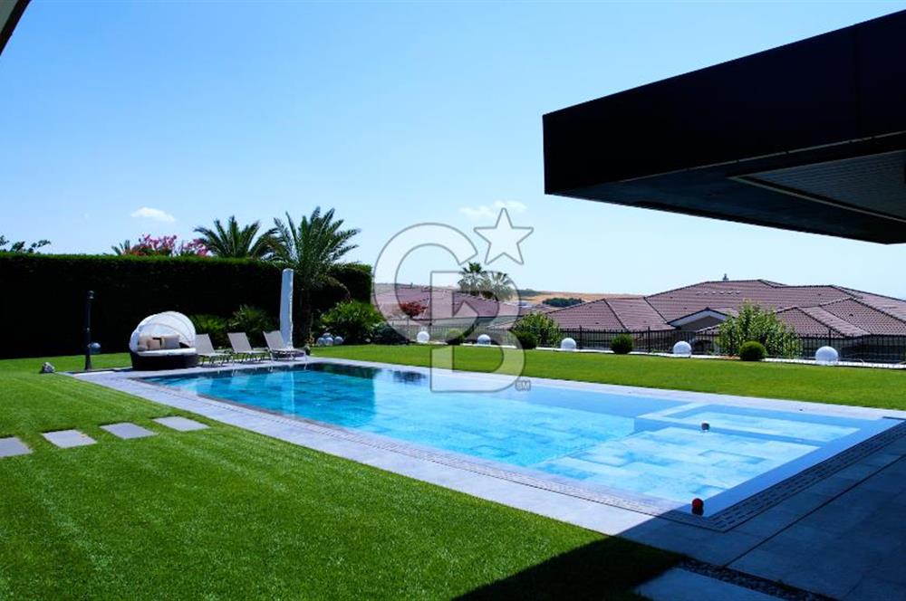 Pelican Ihlamur' da Köşe Konumda Satılık Tek Katlı Özel Villa