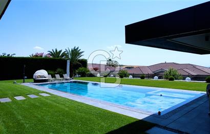 Pelican Ihlamur' da Köşe Konumda Satılık Tek Katlı Özel Villa