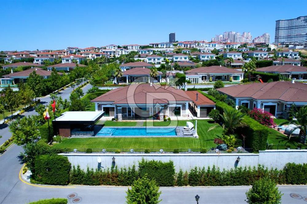 Pelican Ihlamur' da Köşe Konumda Satılık Tek Katlı Özel Villa