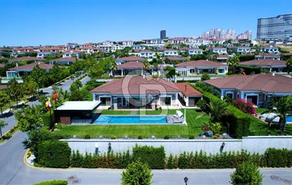 Pelican Ihlamur' da Köşe Konumda Satılık Tek Katlı Özel Villa