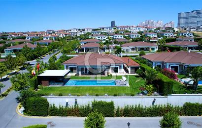 Pelican Ihlamur' da Köşe Konumda Satılık Tek Katlı Özel Villa