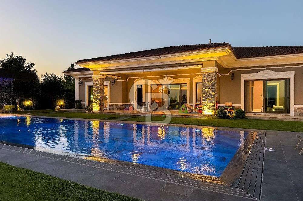 Pelican Ihlamur' da Köşe Konumda Satılık Tek Katlı Özel Villa