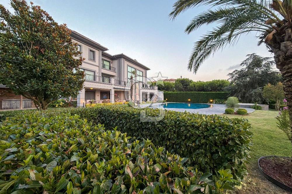Pelican Hill' de Köşe Konumda Toscana Model Satılık Malikane
