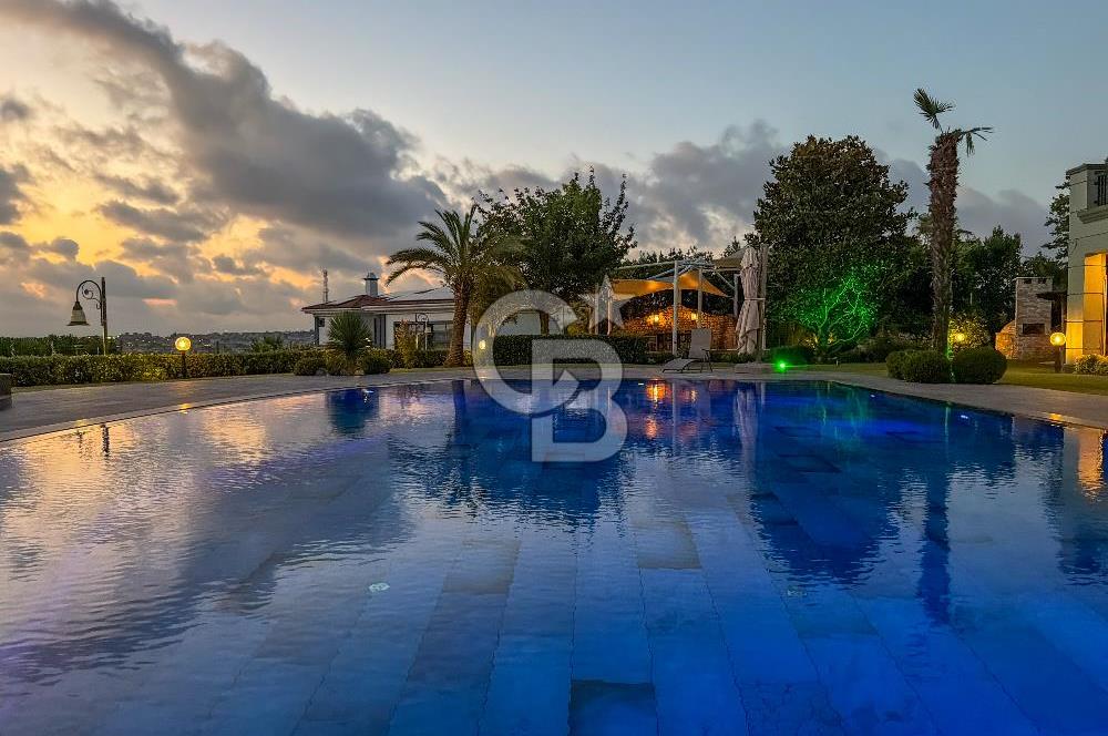 Pelican Hill' de Köşe Konumda Toscana Model Satılık Malikane