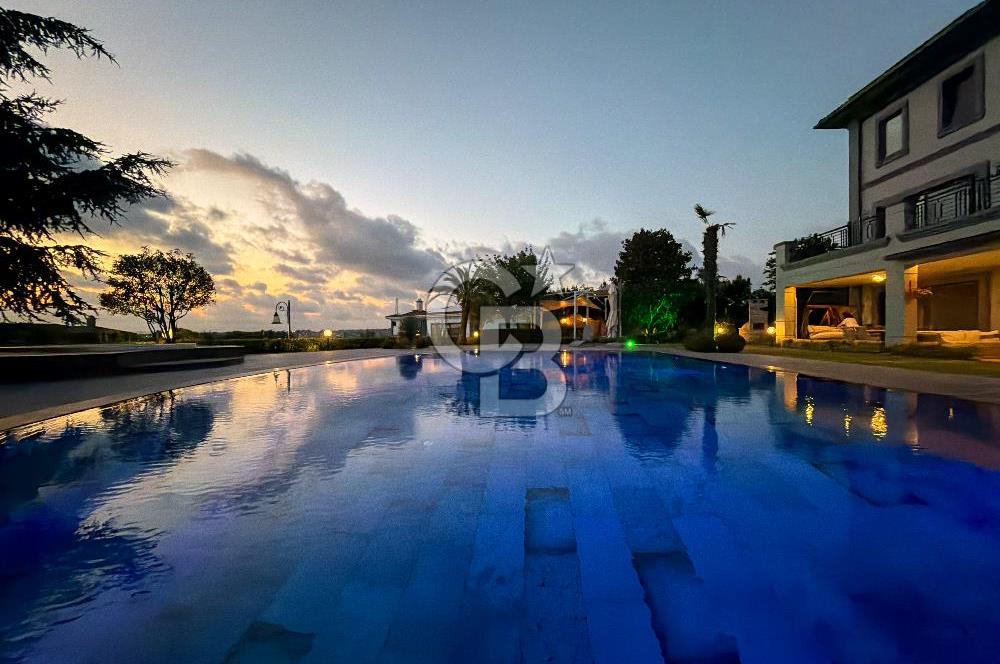 Pelican Hill' de Köşe Konumda Toscana Model Satılık Malikane