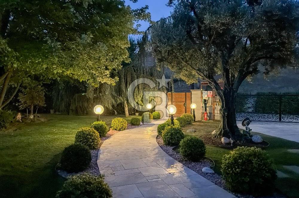 Pelican Hill' de Köşe Konumda Toscana Model Satılık Malikane