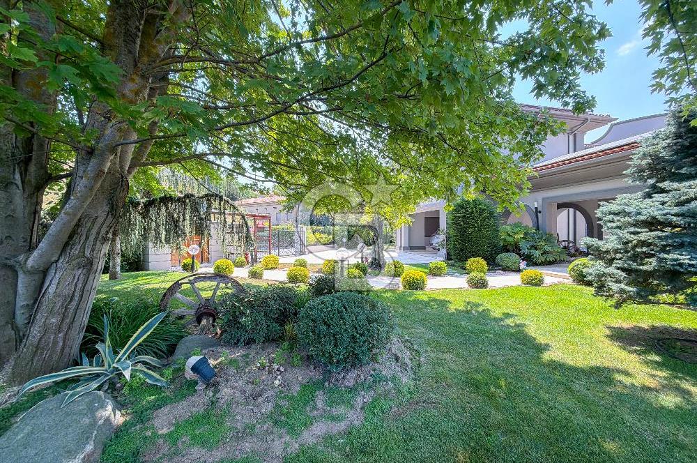 Pelican Hill' de Köşe Konumda Toscana Model Satılık Malikane