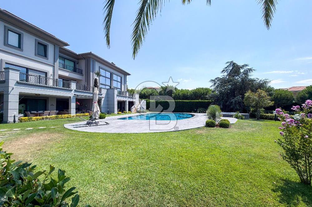 Pelican Hill' de Köşe Konumda Toscana Model Satılık Malikane