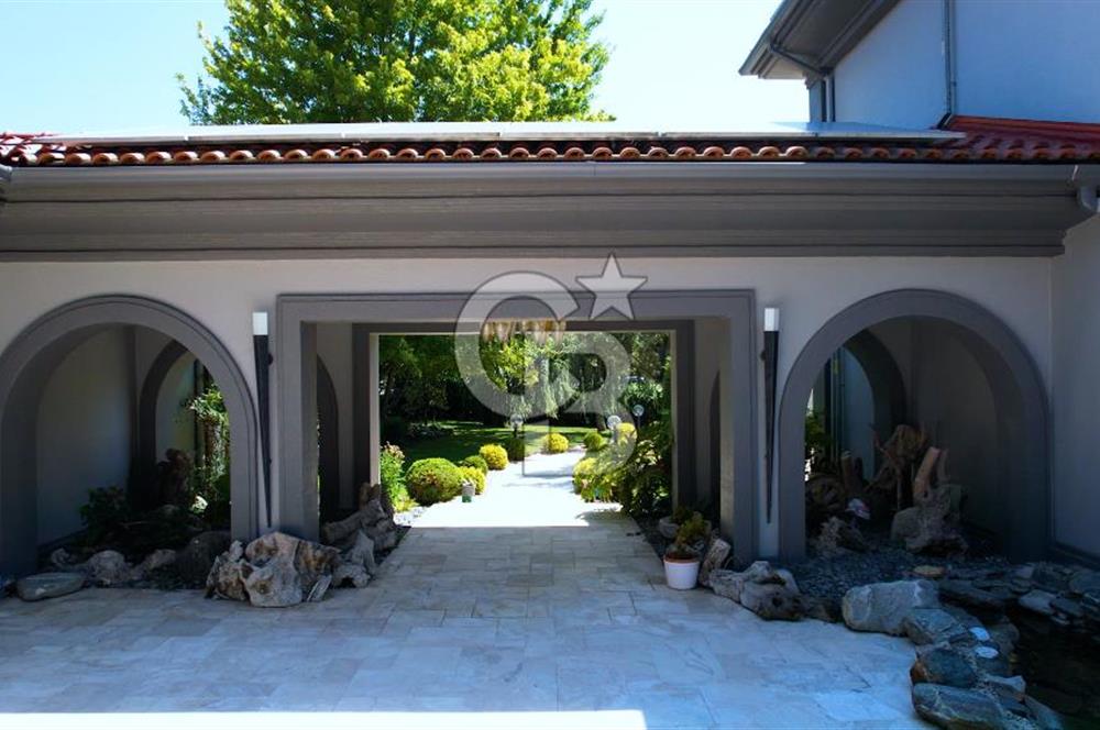 Pelican Hill' de Köşe Konumda Toscana Model Satılık Malikane