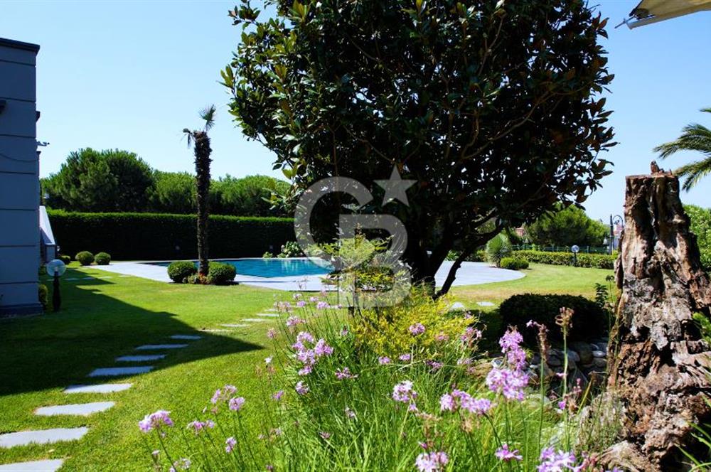 Pelican Hill' de Köşe Konumda Toscana Model Satılık Malikane