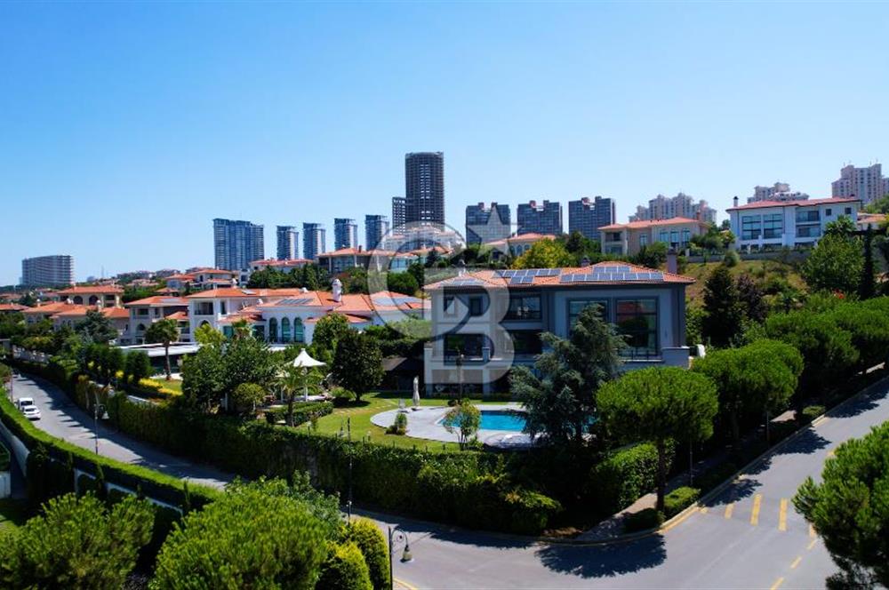 Pelican Hill' de Köşe Konumda Toscana Model Satılık Malikane