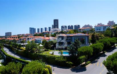 Pelican Hill' de Köşe Konumda Toscana Model Satılık Malikane