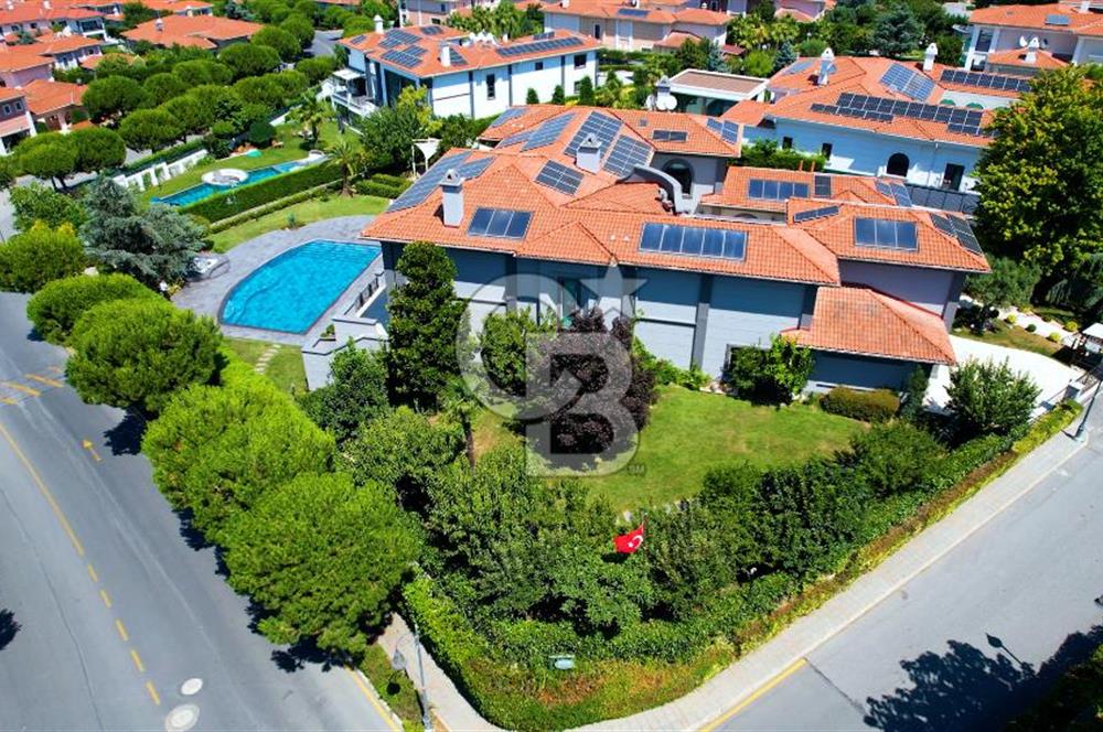 Pelican Hill' de Köşe Konumda Toscana Model Satılık Malikane