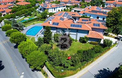 Pelican Hill' de Köşe Konumda Toscana Model Satılık Malikane