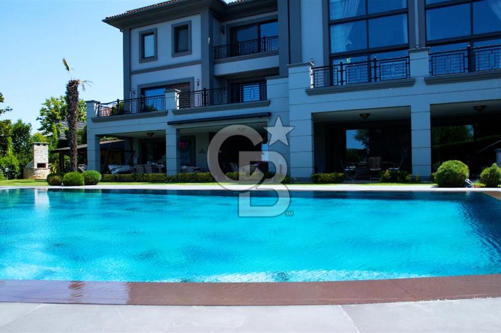 Pelican Hill' de Köşe Konumda Toscana Model Satılık Malikane