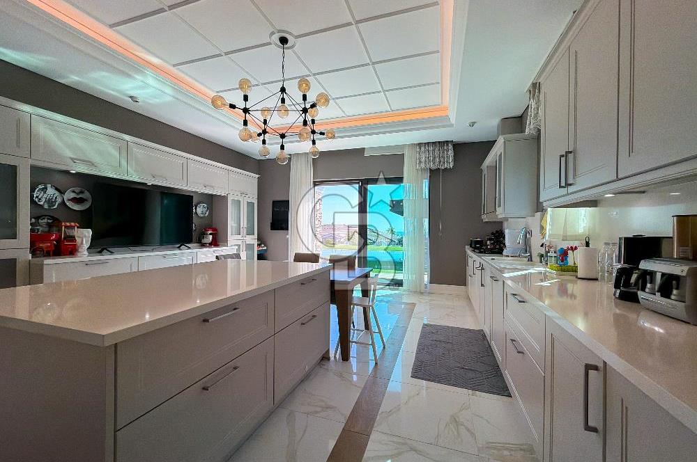 Pelican Ihlamur' da Köşe Konumda Satılık Tek Katlı Özel Villa