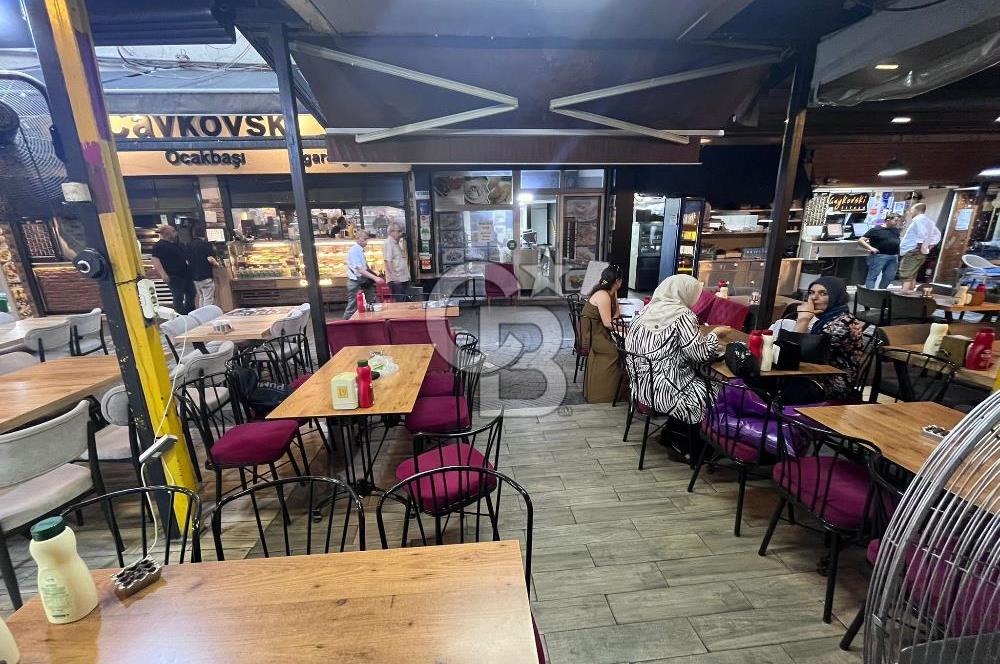 KONAK MEYDANDA DEVREN KİRALIK KAFE