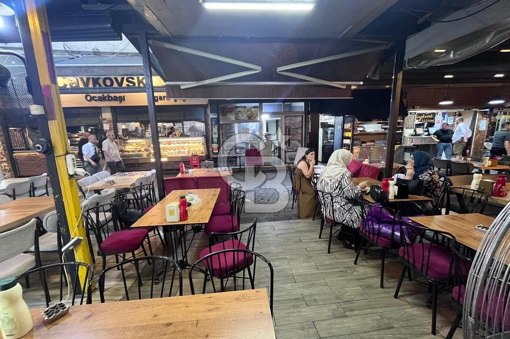 KONAK MEYDANDA DEVREN KİRALIK KAFE