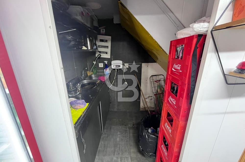 KONAK MEYDANDA DEVREN KİRALIK KAFE