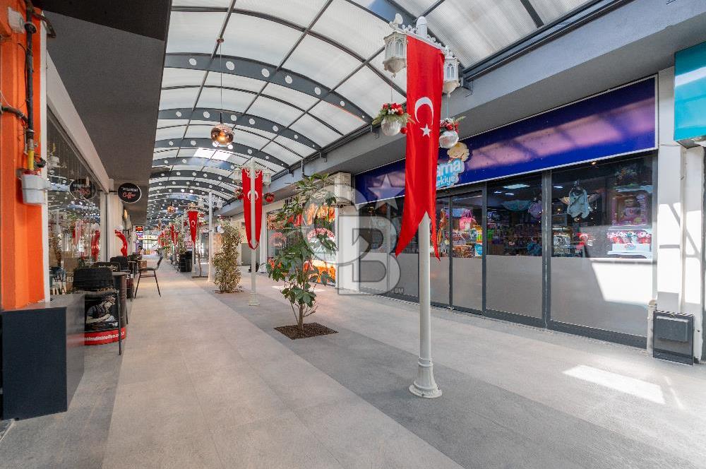 Muradiye Rainbow Life AVM'de 64 m² Satılık 1+1 Modern Ofis