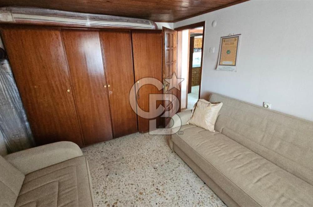 Urla, Atatürk Mahallesinde Eşyalı Kiralık 3+1 Daire