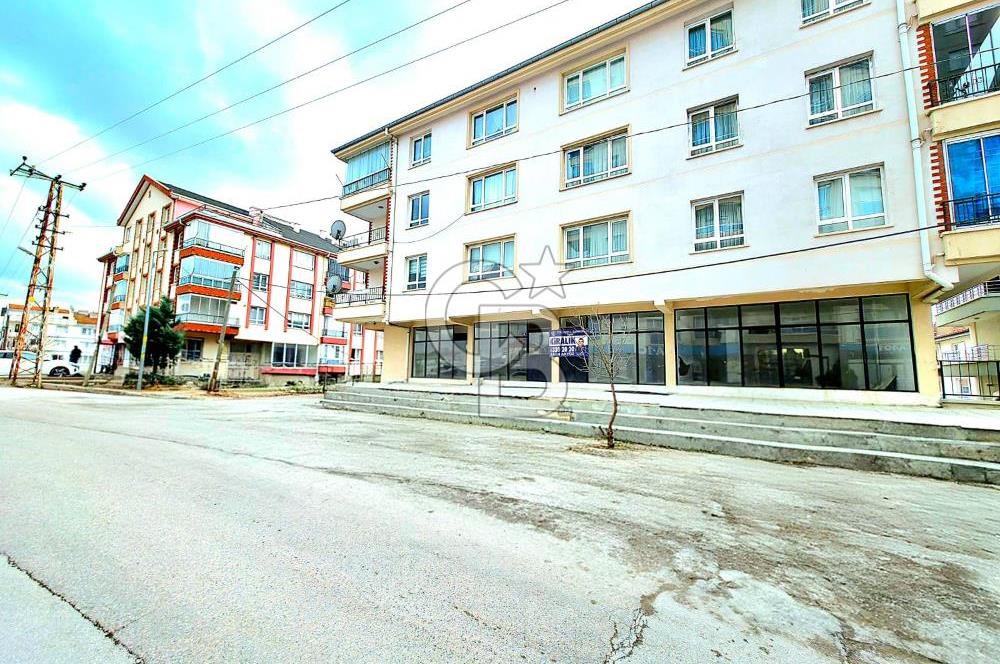 ÜREĞİL MİLLET BAHÇESİ YAKINI 260 M2 DEPOLU GENİŞ CEPHE DÜKKAN