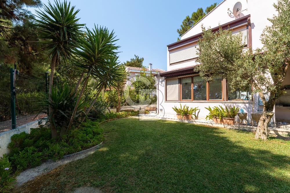 Güzelbahçe Yelki Mh Site İçerisinde Doğayla İç İçe Satılık Villa