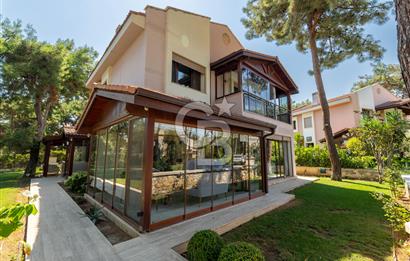 Güzelbahçe Yelki Mh Site İçerisinde Doğayla İç İçe Satılık Villa