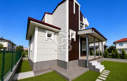 Ayvalık Altınova'da Müstakil Bahçeli 3+1 Kiralık Villa