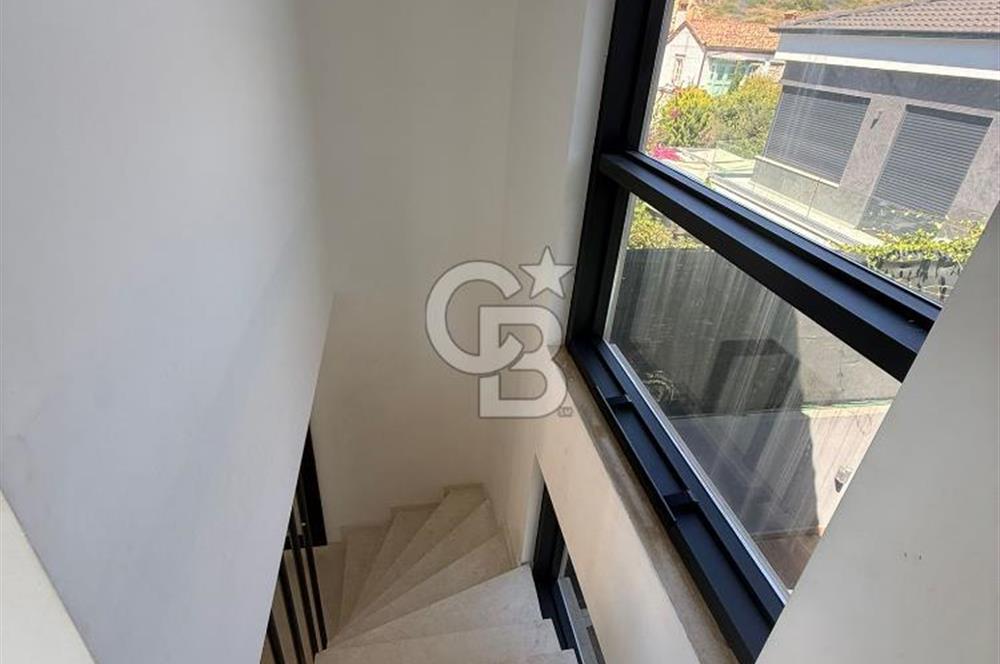 MÜSTAKİL HAVUZLU  4 CEPHELİ 225 m² LÜKS VİLLA