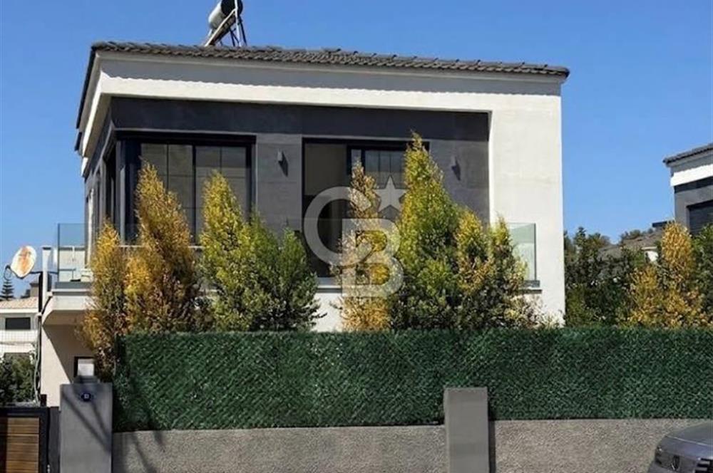 MÜSTAKİL HAVUZLU  4 CEPHELİ 225 m² LÜKS VİLLA