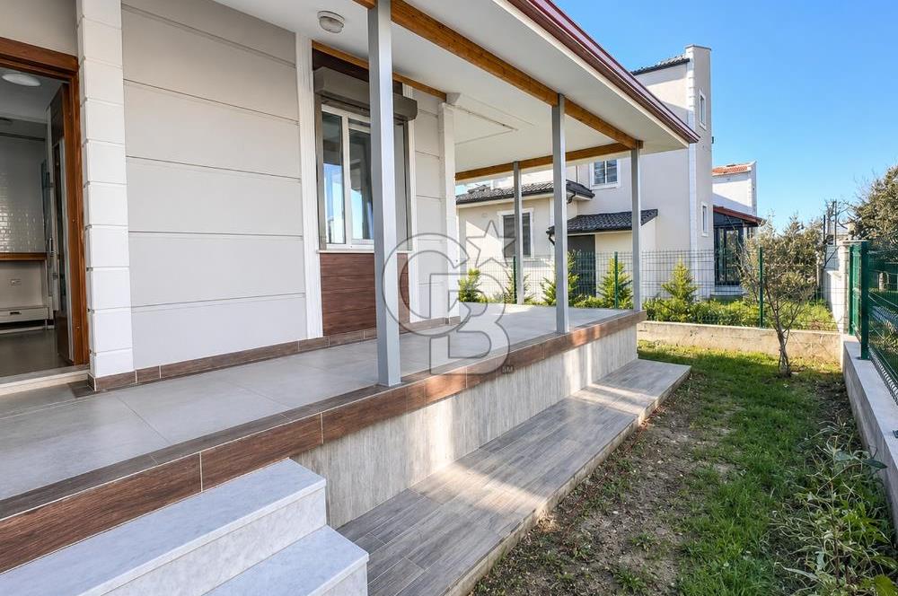Ayvalık Altınova'da Müstakil Bahçeli 3+1 Kiralık Villa