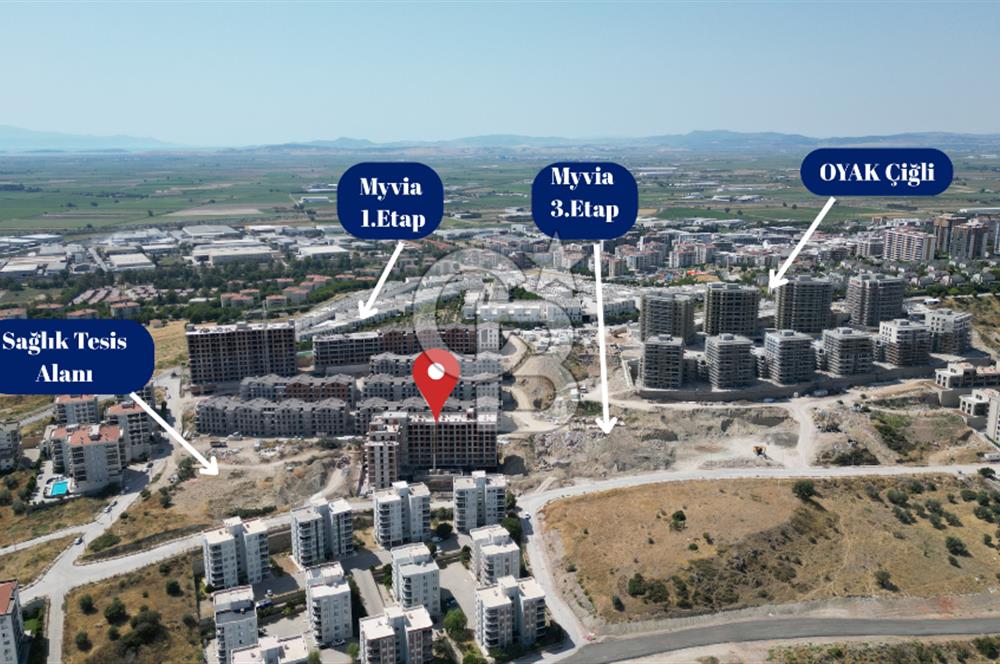 Çiğli'de Kompleks Site Projesinde Havuzlu Satılık 1+1 Daire