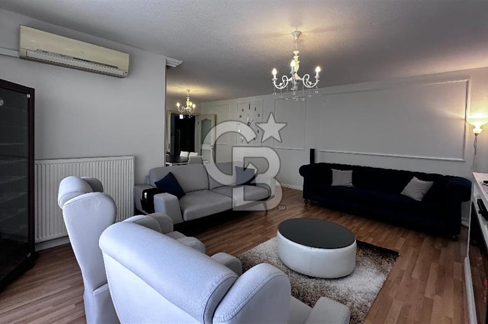 İzmir Özkanlar'da Merkezi Konumda Kiralık 4+1 Geniş Daire"
