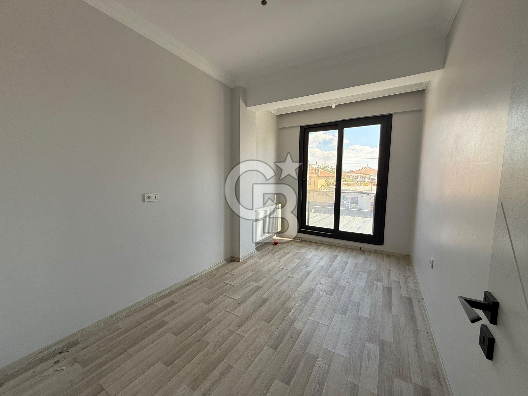 HELVACIDA SATILIK 2+1 KAPALI MUTFAK EBEVYN BANYOLU DAİRE