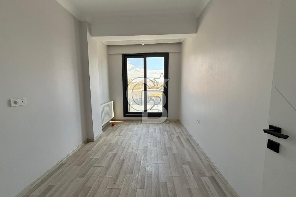HELVACIDA SATILIK 2+1 KAPALI MUTFAK EBEVYN BANYOLU DAİRE