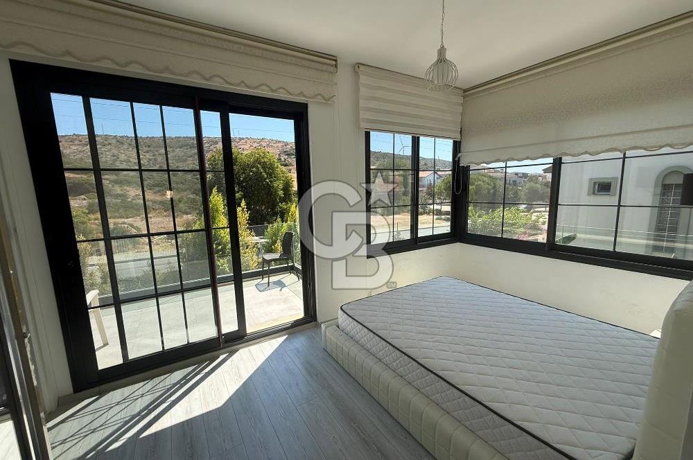 MÜSTAKİL HAVUZLU  4 CEPHELİ 225 m² LÜKS VİLLA