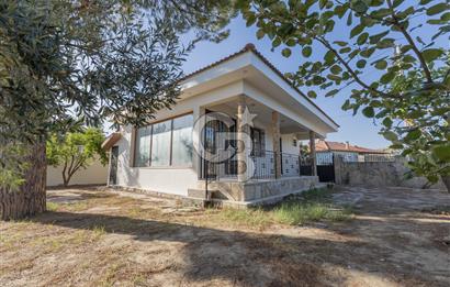 Emiralem'de Geniş Bahçeli Kiralık Müstakil Villa