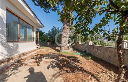 Emiralem'de Geniş Bahçeli Kiralık Müstakil Villa