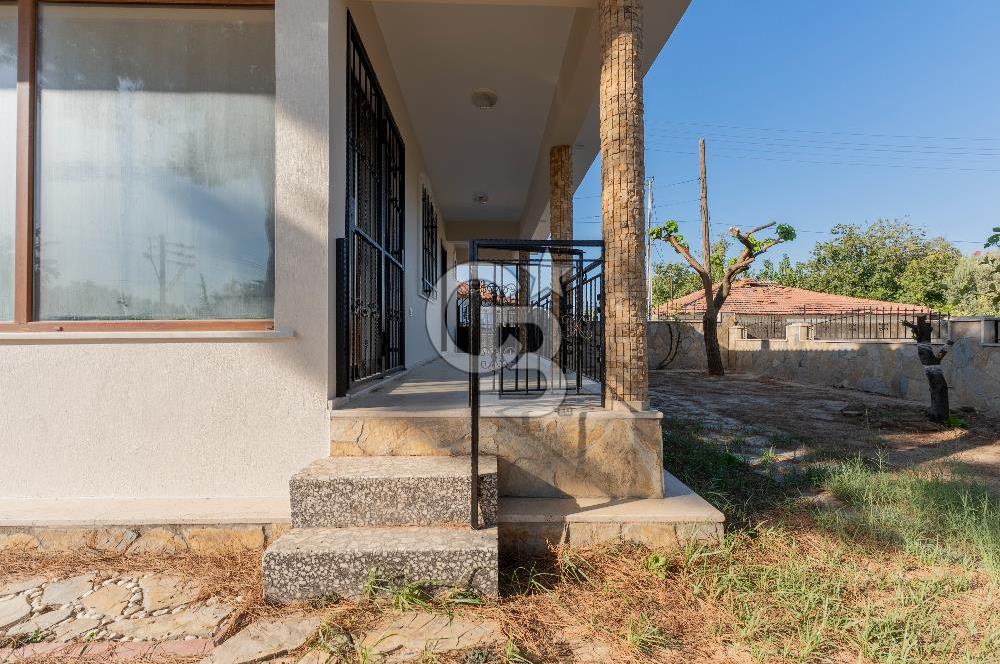 Emiralem'de Geniş Bahçeli Kiralık Müstakil Villa