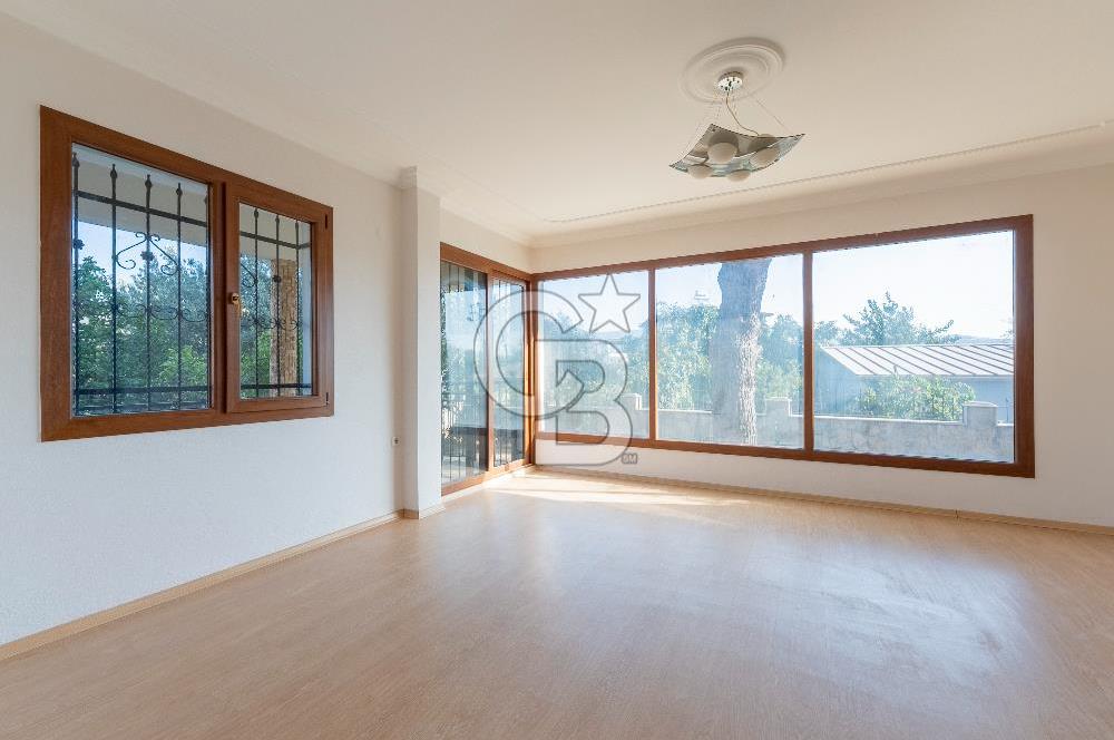 Emiralem'de Geniş Bahçeli Kiralık Müstakil Villa
