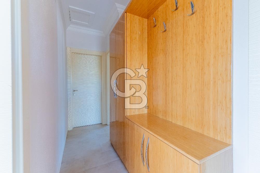 Emiralem'de Geniş Bahçeli Kiralık Müstakil Villa