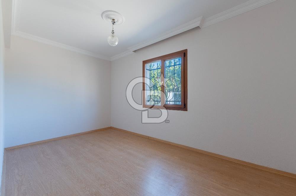 Emiralem'de Geniş Bahçeli Kiralık Müstakil Villa