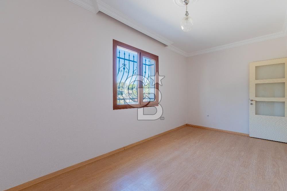 Emiralem'de Geniş Bahçeli Kiralık Müstakil Villa