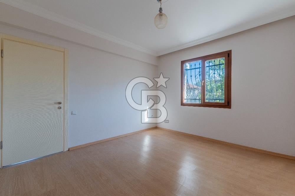 Emiralem'de Geniş Bahçeli Kiralık Müstakil Villa