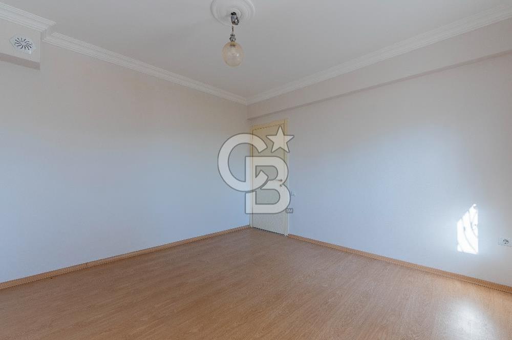Emiralem'de Geniş Bahçeli Kiralık Müstakil Villa