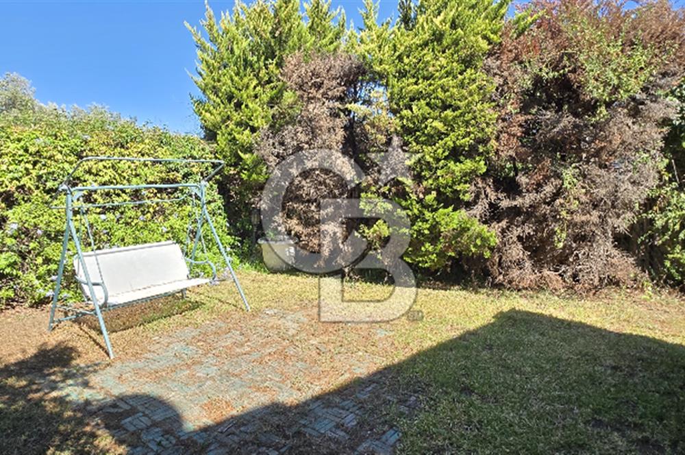 Cunda Üstünkent Sitesinde Özel Plajlı, Geniş Bahçeli Villa