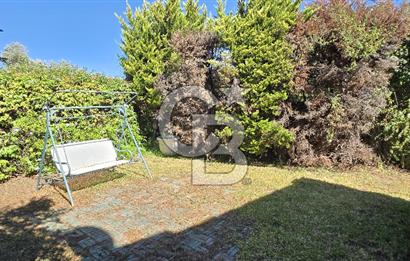 Cunda Üstünkent Sitesinde Özel Plajlı, Geniş Bahçeli Villa