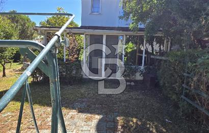 Cunda Üstünkent Sitesinde Özel Plajlı, Geniş Bahçeli Villa
